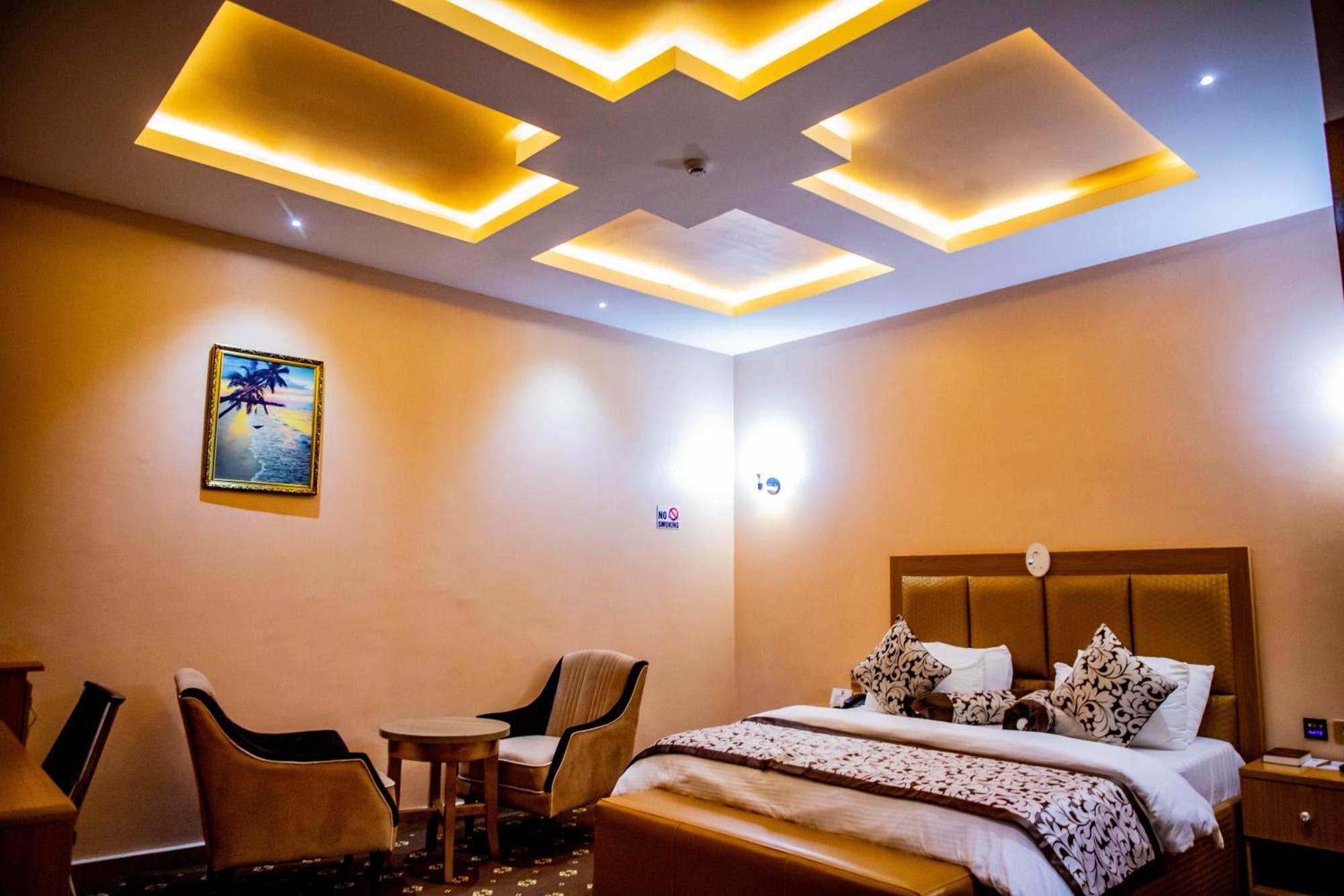 Villa Hilton Hotels Uyo Exterior photo