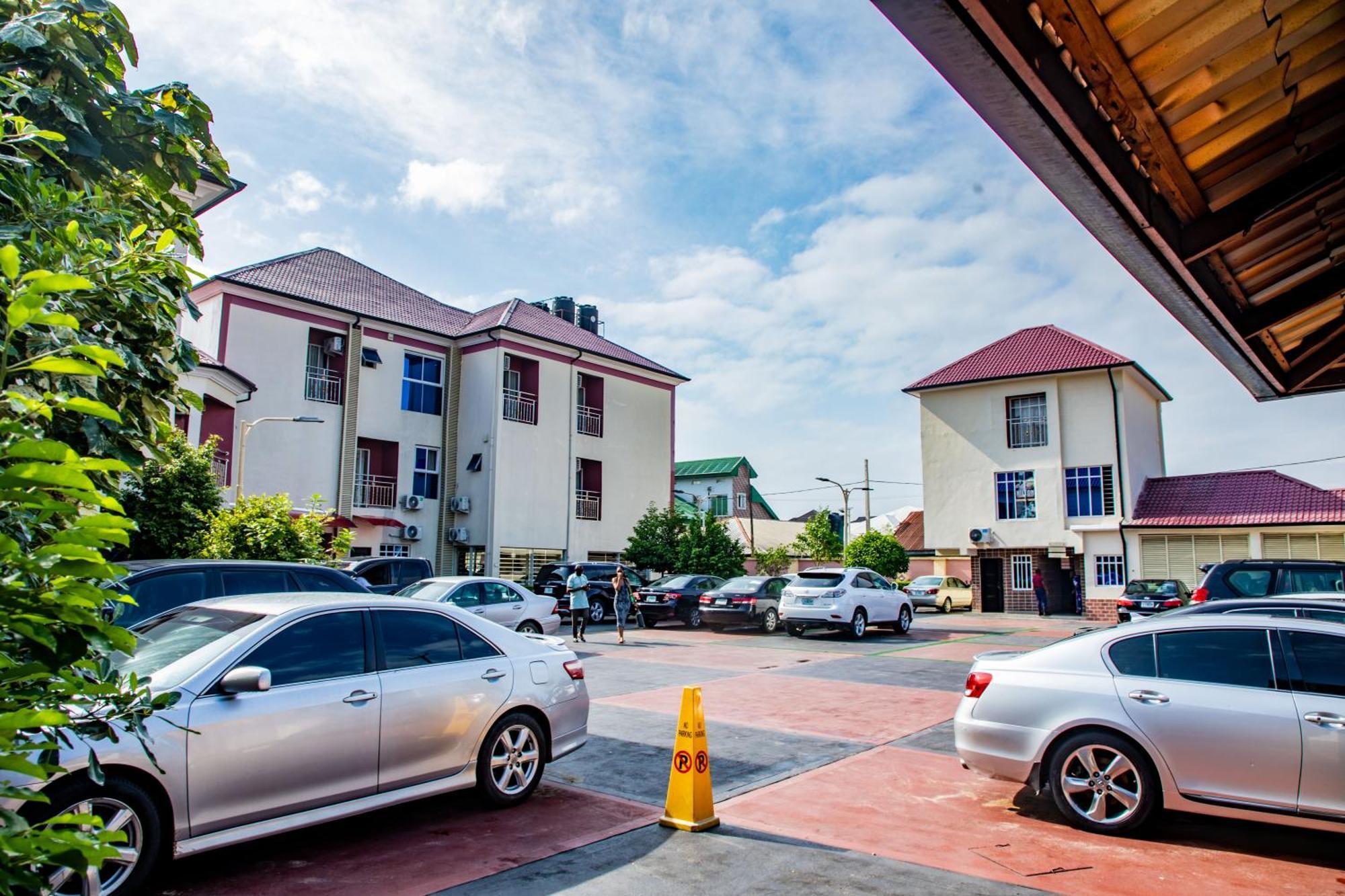 Villa Hilton Hotels Uyo Exterior photo