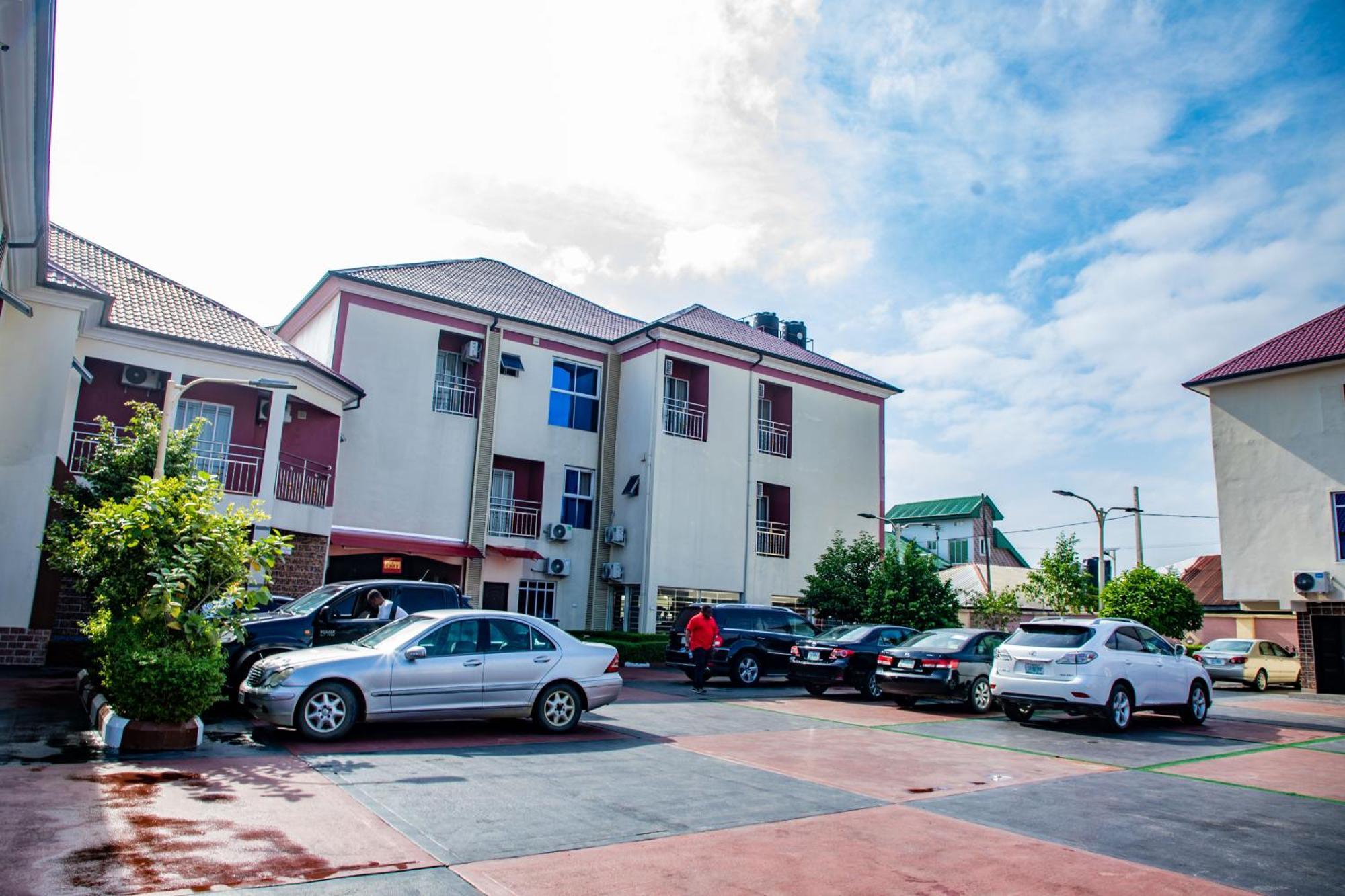 Villa Hilton Hotels Uyo Exterior photo