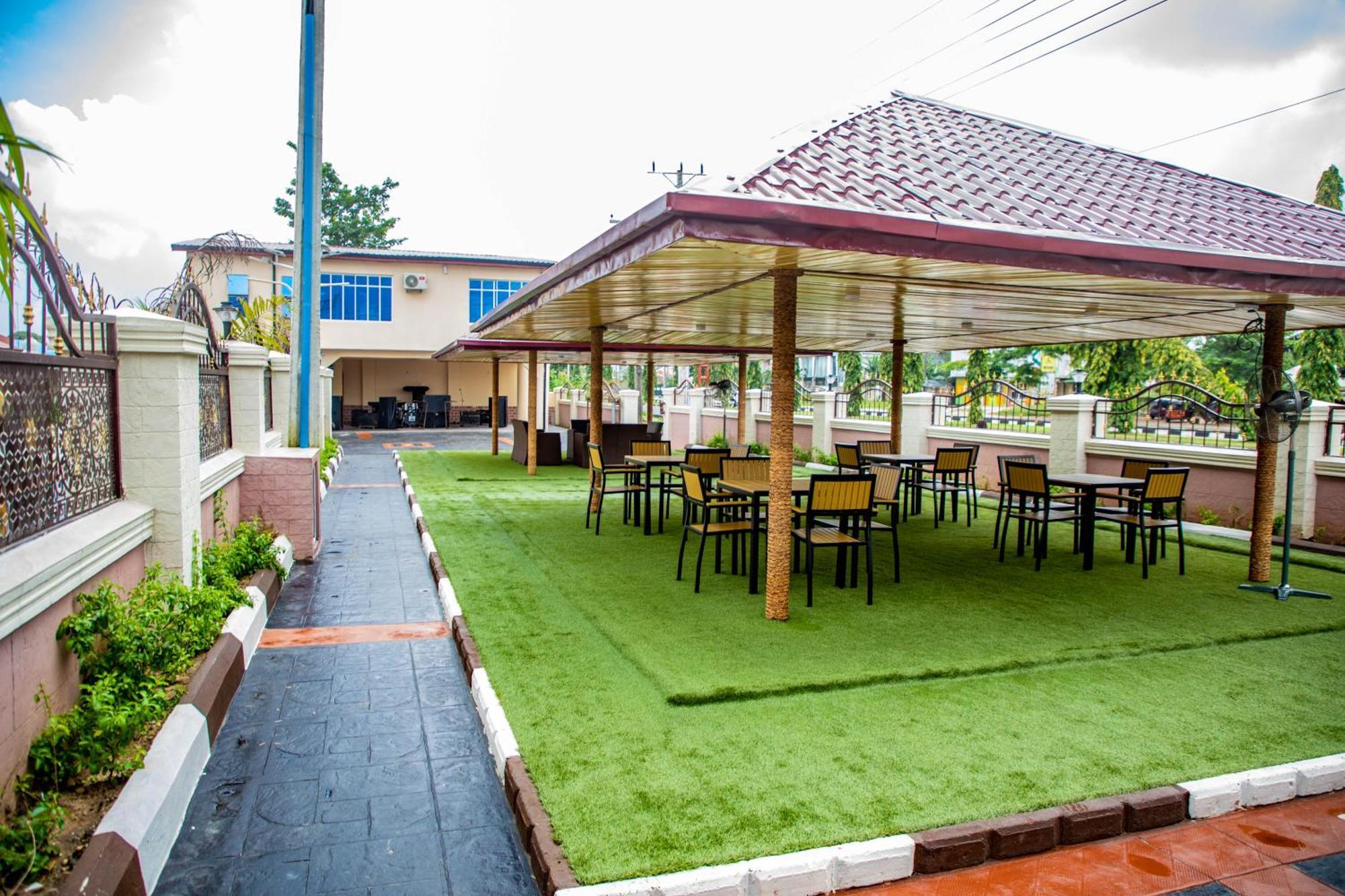 Villa Hilton Hotels Uyo Exterior photo