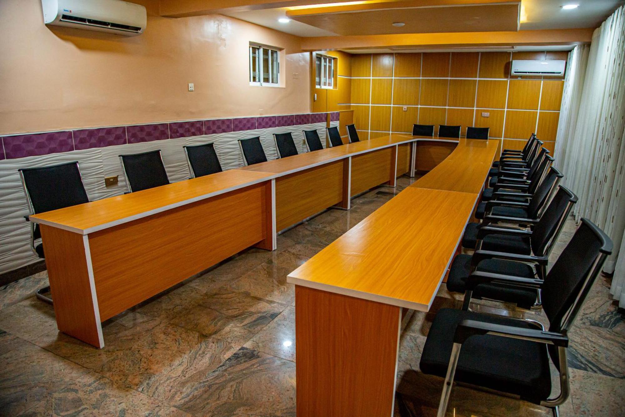 Villa Hilton Hotels Uyo Exterior photo
