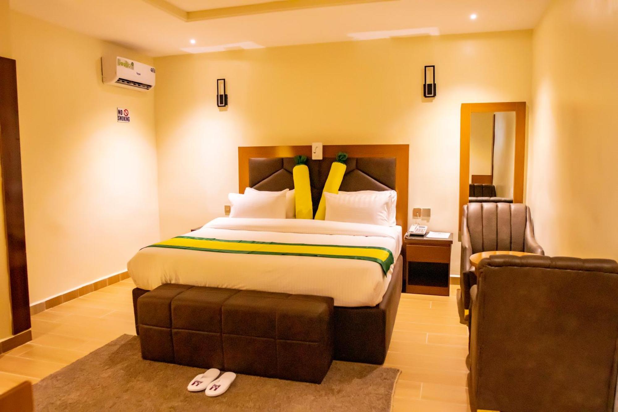 Villa Hilton Hotels Uyo Exterior photo