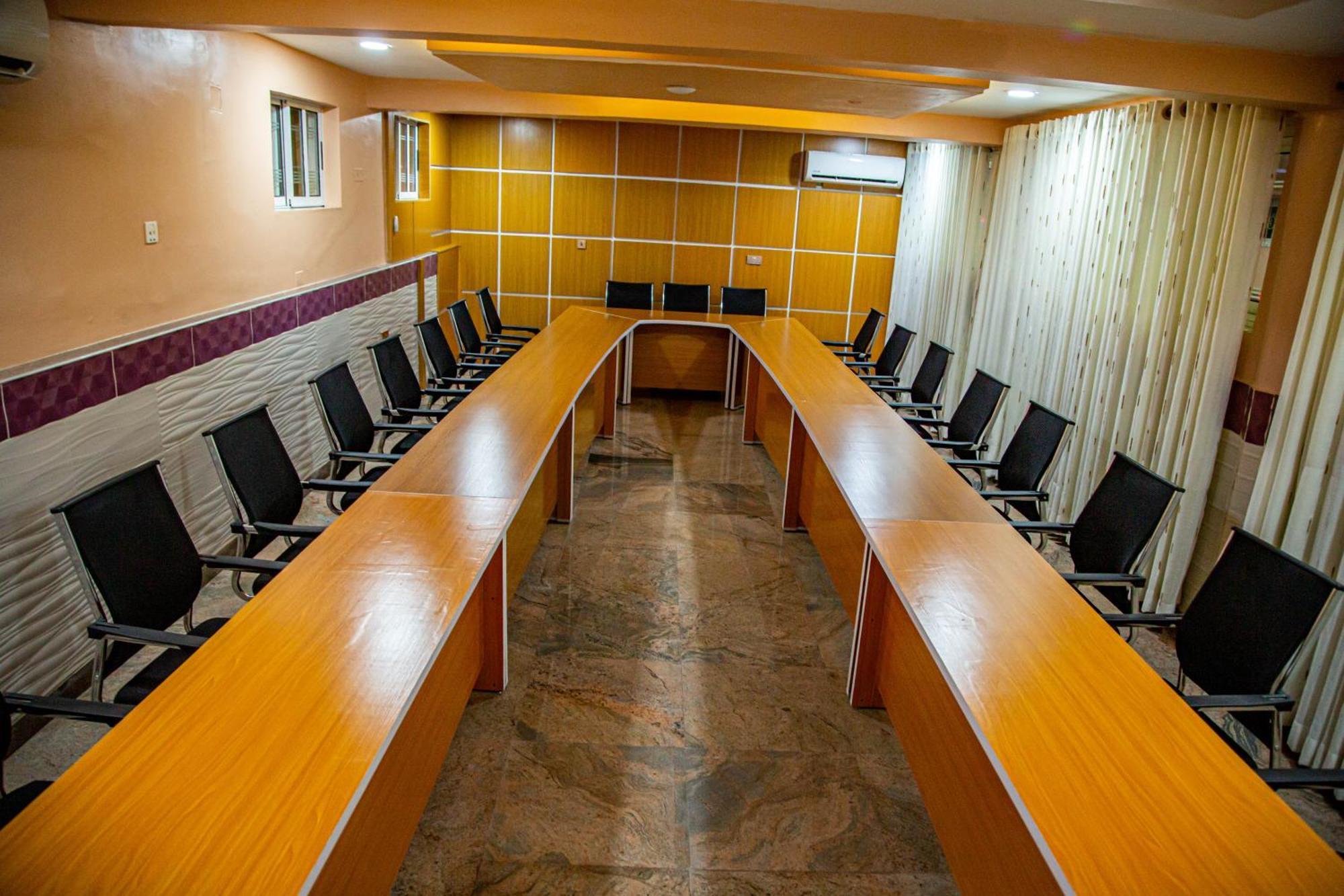 Villa Hilton Hotels Uyo Exterior photo