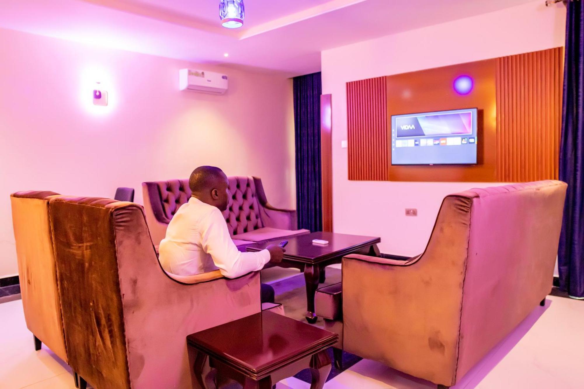 Villa Hilton Hotels Uyo Exterior photo