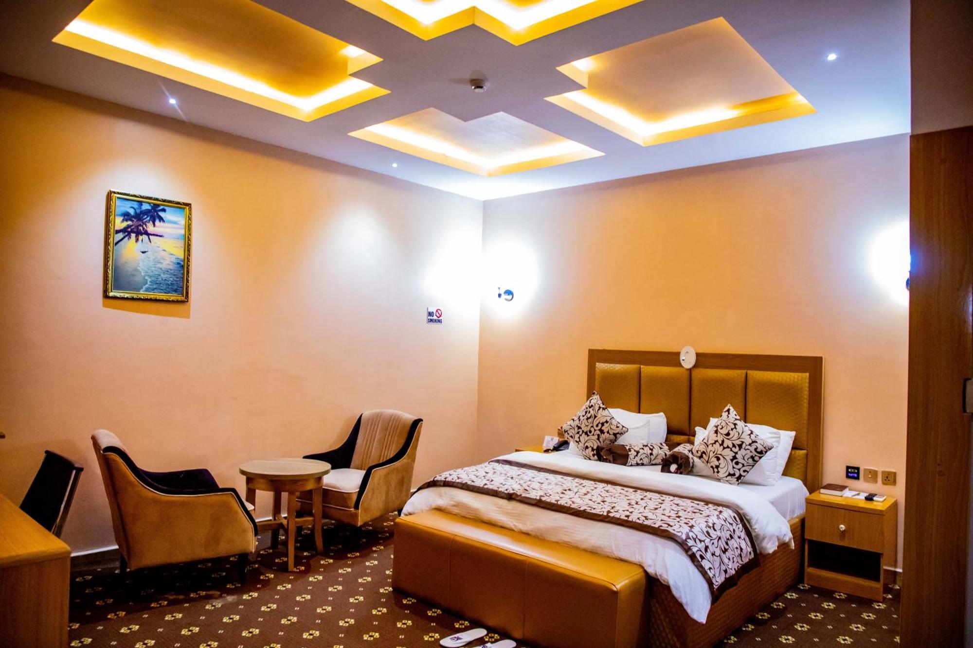 Villa Hilton Hotels Uyo Exterior photo