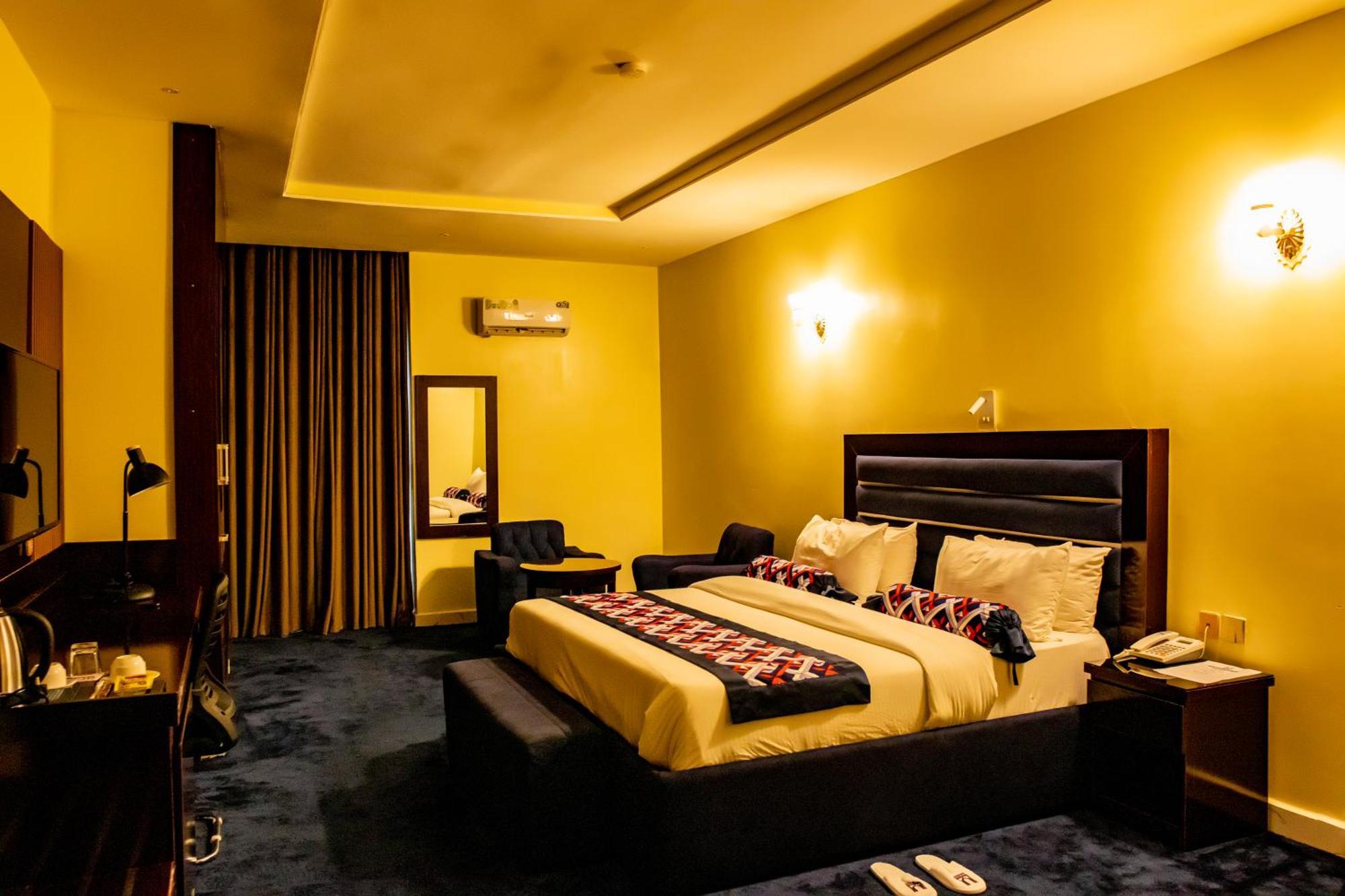 Villa Hilton Hotels Uyo Exterior photo