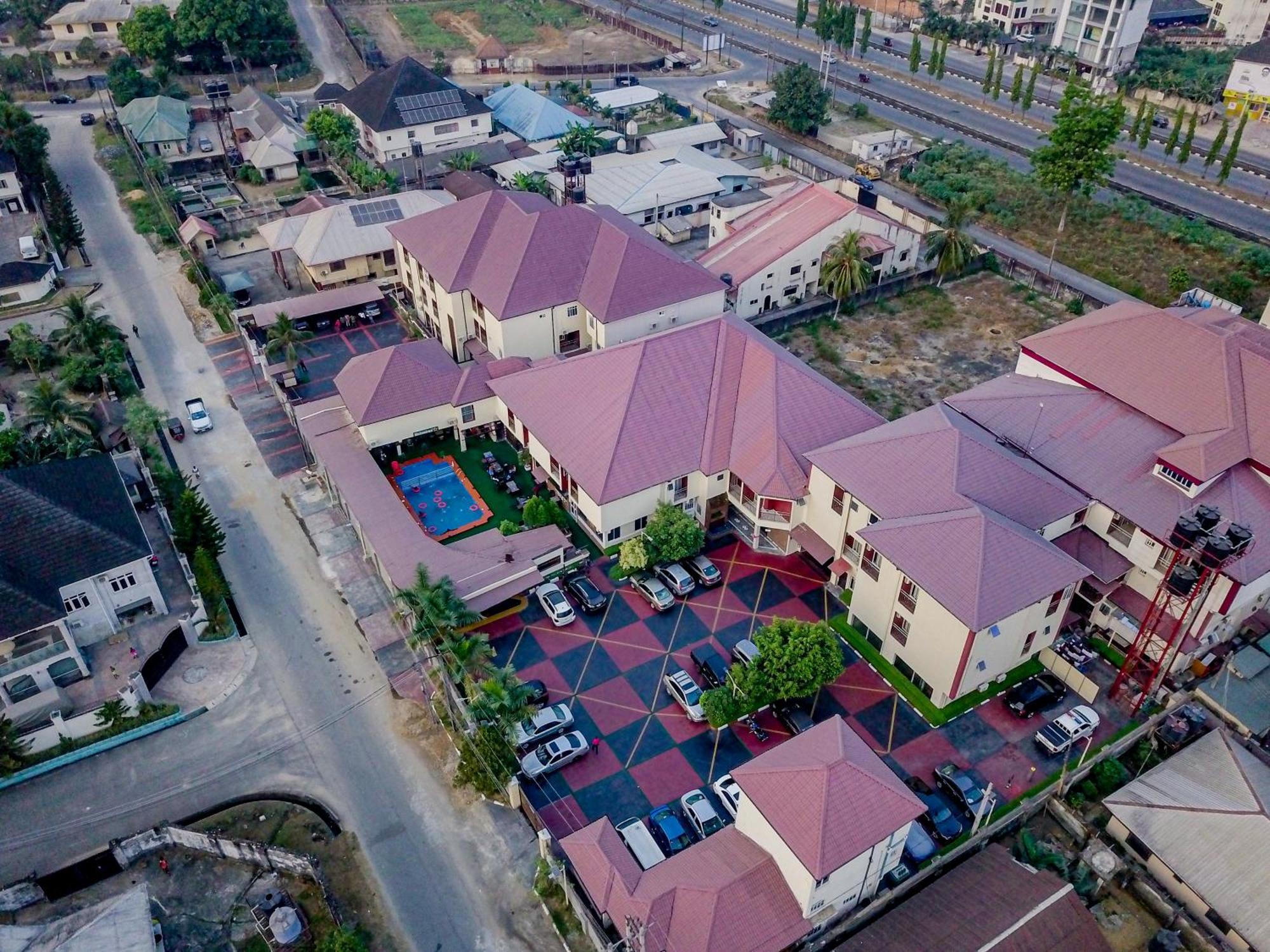 Villa Hilton Hotels Uyo Exterior photo