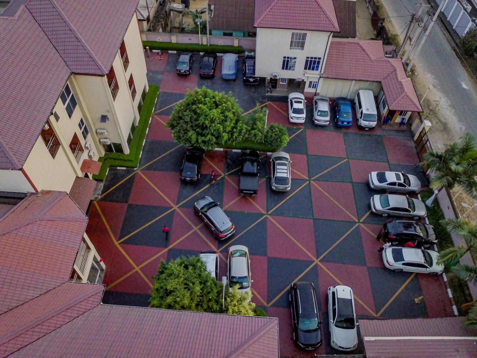 Villa Hilton Hotels Uyo Exterior photo