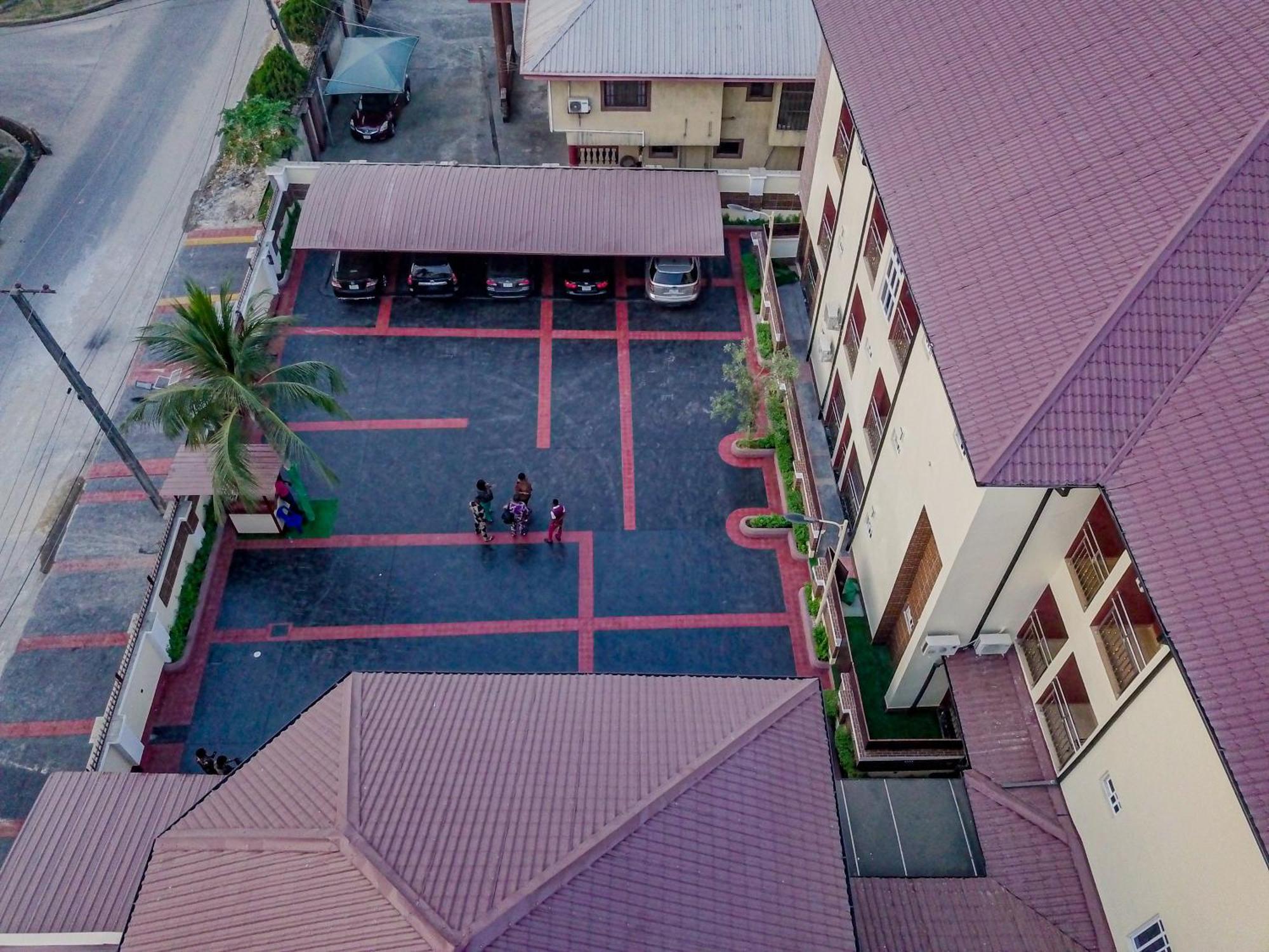 Villa Hilton Hotels Uyo Exterior photo